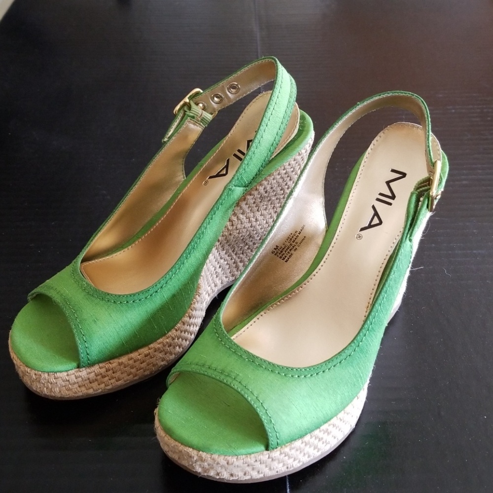Mia Wedges